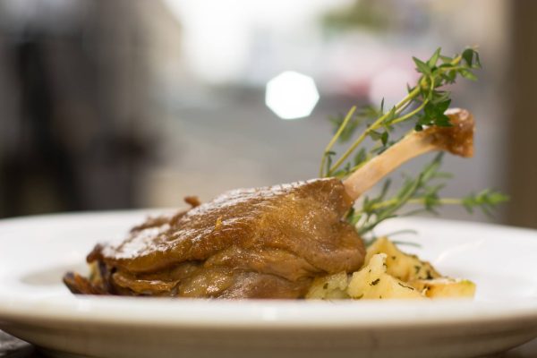 Confit De Canard Pommes De Terre A La Sarladaise